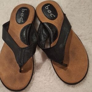 b.o.c Black and Tan Flip-Flops